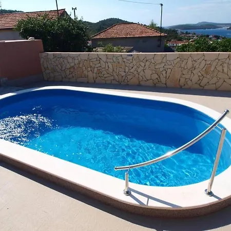 4 Bedroom Holiday House Near Rogoznica *