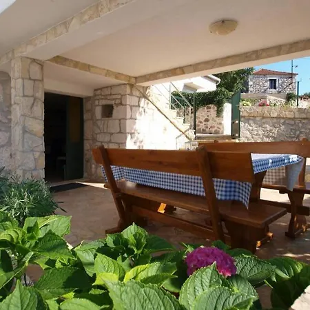 4 Bedroom Holiday House Near Rogoznica Holiday home Razanj