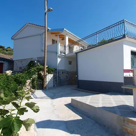 4 Bedroom Holiday House Near Rogoznica * Razanj