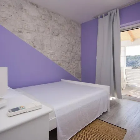 4 Bedroom Holiday House Near Rogoznica *